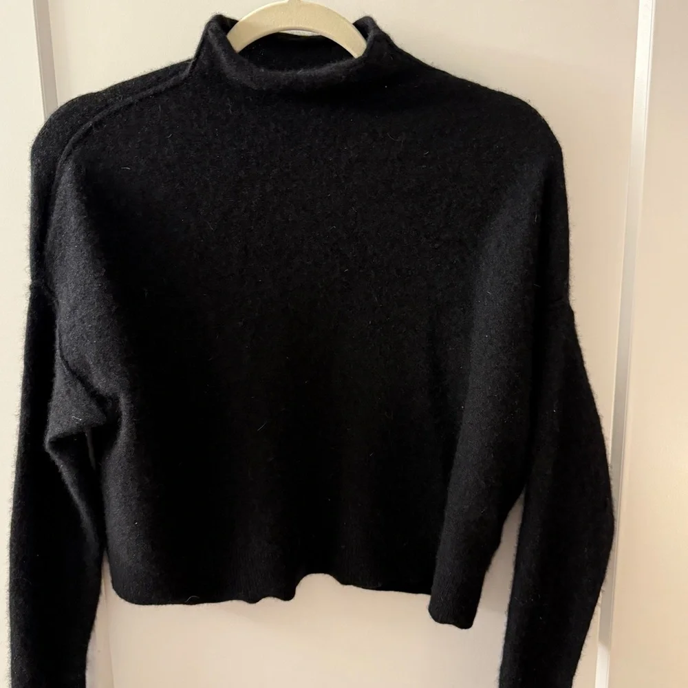 Anthropologie Pilcro Cropped Cashmere Sweater XS
Black Mock Neck Minimalist Chic - Picture 2 of 7